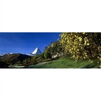 Изглед с нисък ъгъл на снежна планина, Матерхорн, Вале, швейцарски печат на плакат