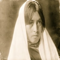 Портрет на главата и рамене на млада жена, обърната отпред с шал на главата. Печат на плакат